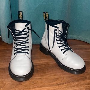 🖤Dr. Martens White Lace Up Boots⚡️🇬🇧UK Size 2▪️🇺🇸U.S. Size 3 Youth🖤